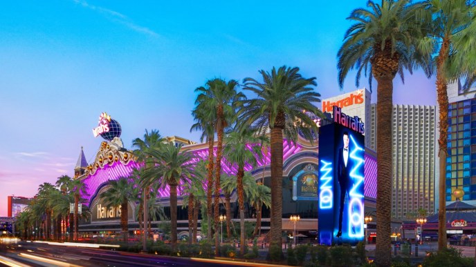 harrahs-las-vegas-nevada-room-49001-mountain-tower-1-king-suite-room-tour.jpg