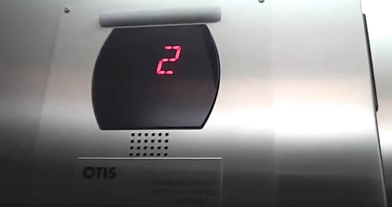 Elevator_Tour_at_Holiday_Inn_Express_lcnm.JPG